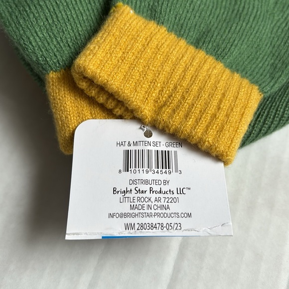 Kids green & yellow dinosaur themed hat & mittens set - Picture 6 of 7